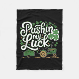 Pushin My Tur Tractor Klöver St patricks day Rolig Fleecefilt
