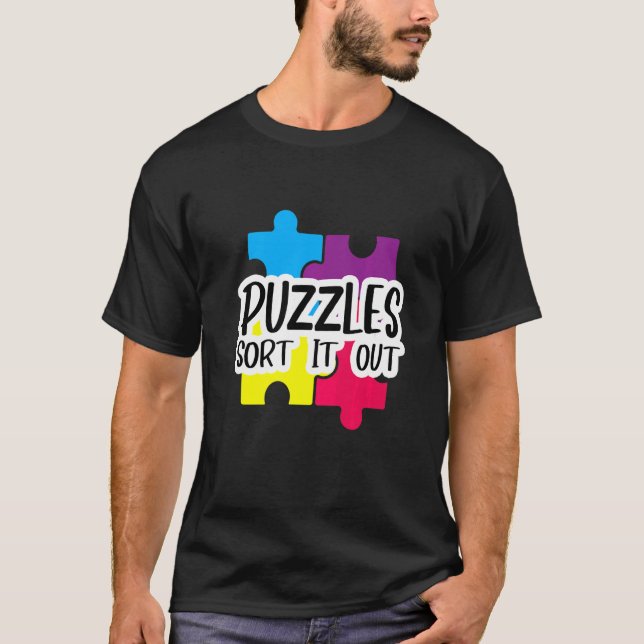 Pussare sorterar ut det t shirt (Framsida)