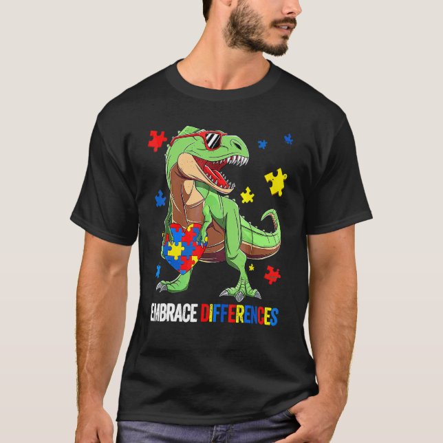 Pusselbit Autism T Rex Dinosaur Omfamna Olika Shirt (Framsida)