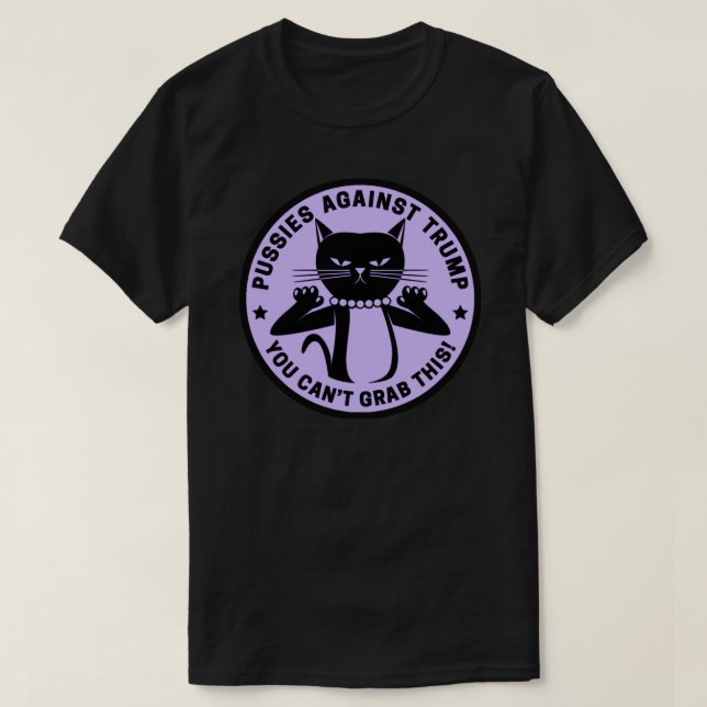 Pussier mot trumpy Lila Passande T-Shirt (Design framsida)