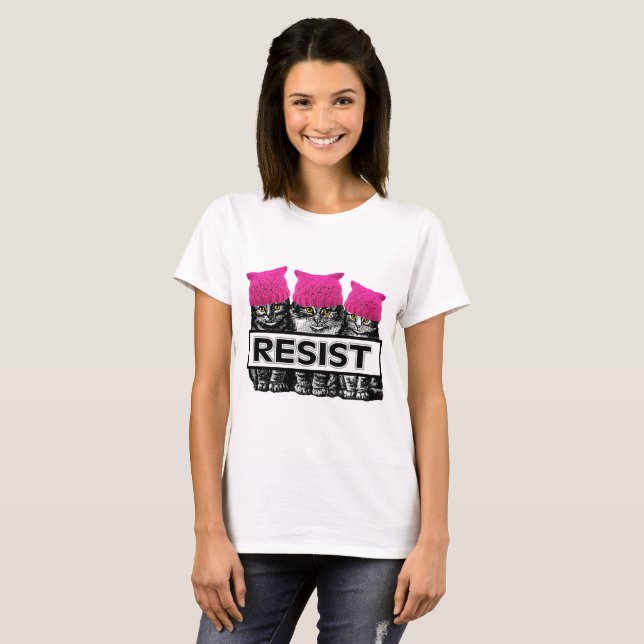 Pussies motstår tee shirt (Hel framsida)