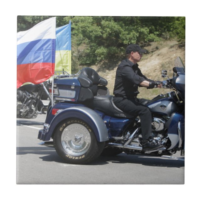 Putin rider en Trike! Kakelplatta (Framsidan)