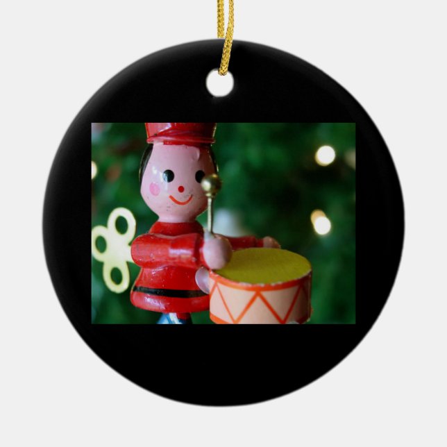Pyntedtrumslagare pojke julgransprydnad keramik (Framsidan)