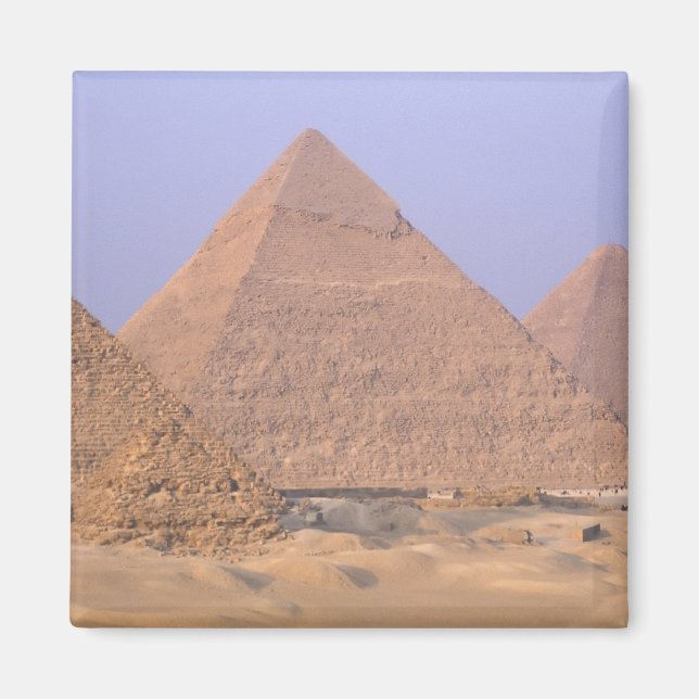 Pyramid av Menkaure Mycerinus), Pyramid av Magnet (Framsidan)