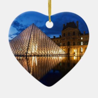 Pyramid i luftventilmuseet, Paris, frankrike Julgransprydnad Keramik