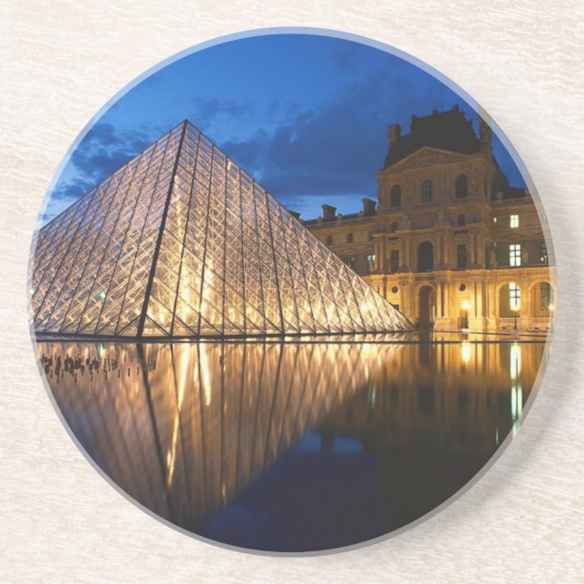 Pyramid i luftventilmuseet, Paris, frankrike Underlägg (Framsidan)