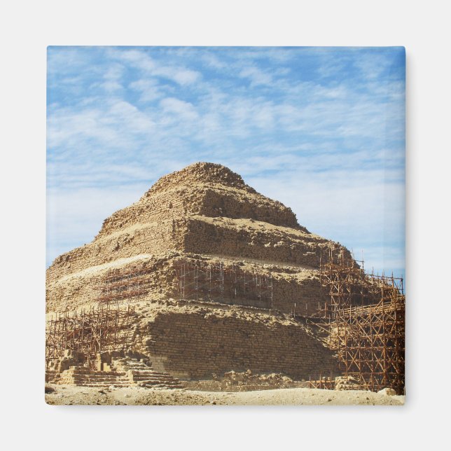 Pyramiden av Djoser-Saqqara, Egyptenen Magnet (Framsidan)