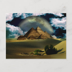 Pyramider av vykort för mysterium