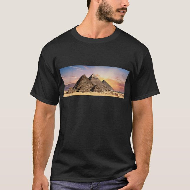 pyramider t-shirt (Framsida)
