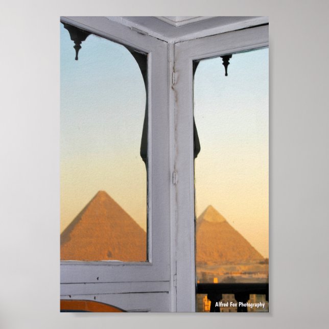 Pyramiderna i Giza från hotellet Pyramisa Poster (Framsidan)