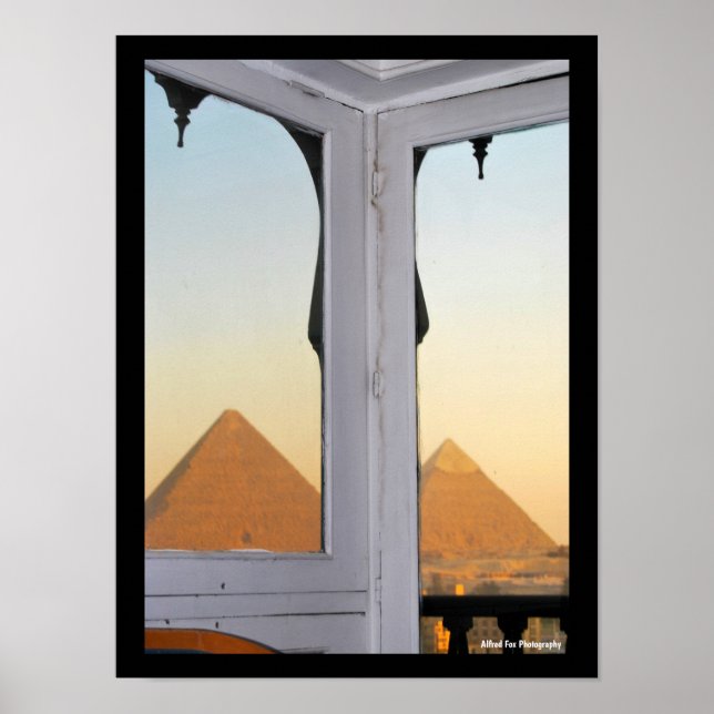 Pyramiderna i Giza från hotellet Pyramisa Poster (Framsidan)
