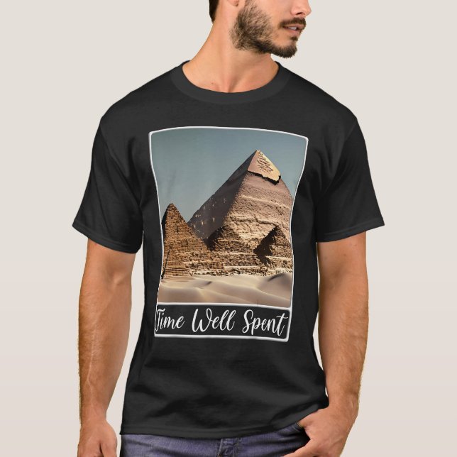Pyramids of Giza Cairo Egypten Time well-spenderad T Shirt (Framsida)