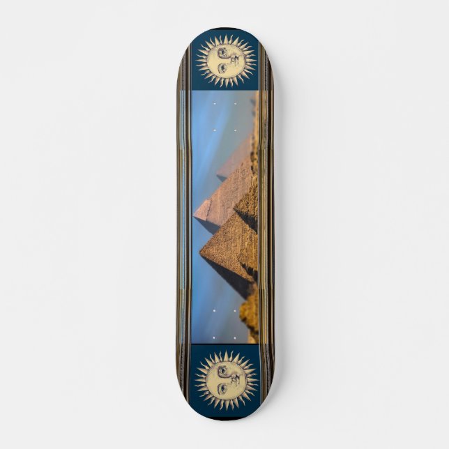 Pyramids Skateboard (Framsida)