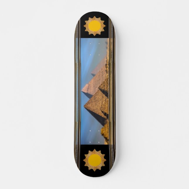 Pyramids Skateboard (Framsida)