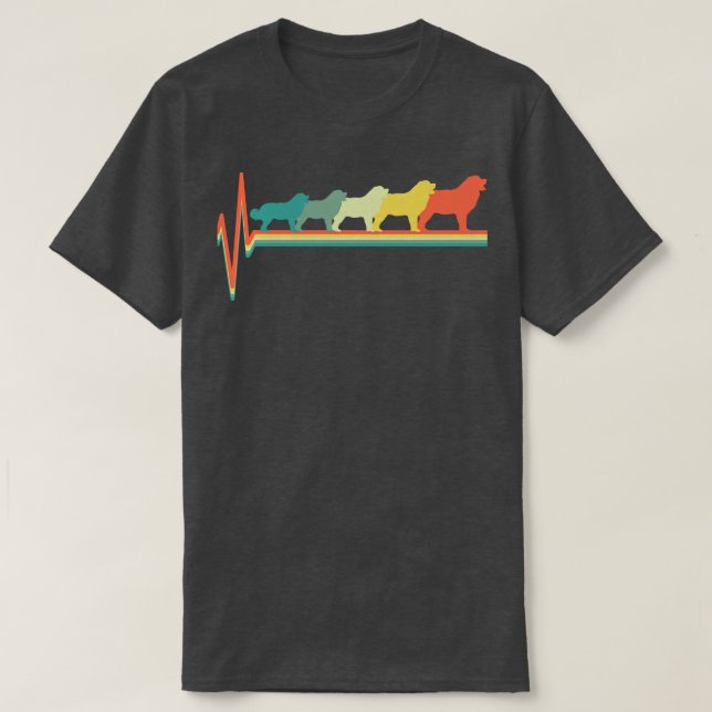 Pyrenean Mountain Hund Heartslag Vintage 1 T Shirt (Design framsida)