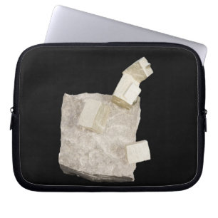 Pyritkristaller i skiffer laptop sleeve