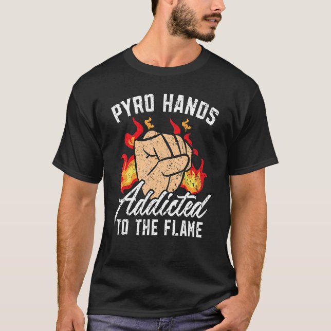 Pyro Händer Beroende till flambrandsläckaren T Shirt (Framsida)