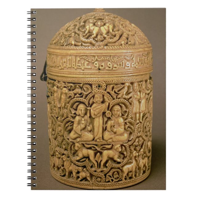 Pyx med lättnad som visar nöjena av väluppfostradt anteckningsbok med spiral (Framsidan)