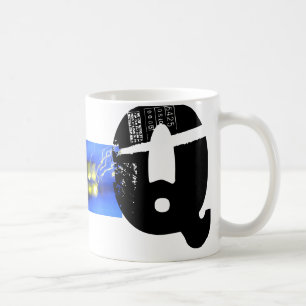 Q Monogram Typografisk runge Mugg