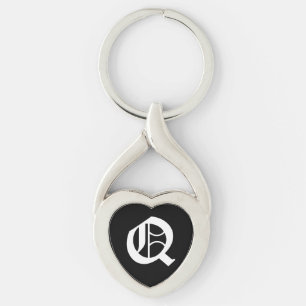 "Q" Svartvit Hjärtnyckelring Twisted Heart Silverfärgad Nyckelring