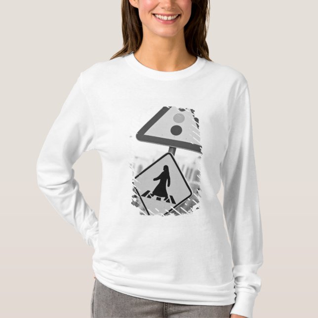 Qatar, Ad Dawhah, Doha. Arabisk fotgängare 2 Tee Shirt (Framsida)