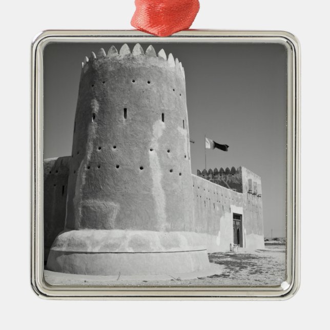 Qatar, Al Zubarah. Al-Zubarah Fort (b.1938) nu 2 Julgransprydnad Metall (Framsidan)