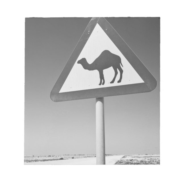 Qatar, Al Zubarah. Camel Crossing Sign-Road till Anteckningsblock (Framsida)