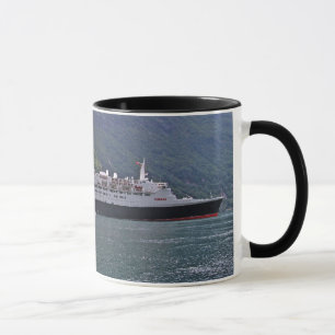 QE2 på ankrar Mugg