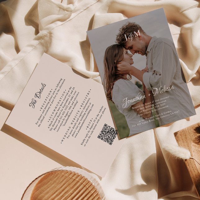 QR-kod alla i en Beige Monogram Overlay Bröllop Inbjudningar (Skapare uppladdad)