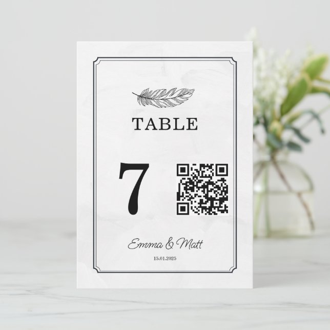 QR-kod Beige Elegant bröllop Bordsnummer Card (Stående Fram)