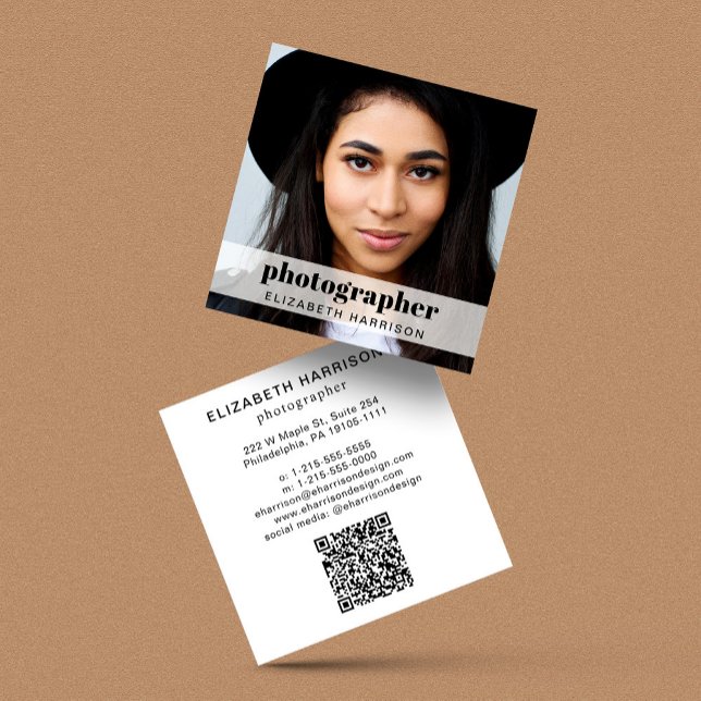 QR-kod för professionell Photo Fyrkantigt Visitkort (Make connections and leave a lasting impression with our modern QR code and photo business card)