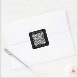 QR-kod Minimal Bröllop spara datum Black Fyrkantigt Klistermärke<br><div class="desc">Ett enkelt bröllop spara datum-klistermärke med din QR-kod. Om du vill ha en mer avancerad anpassning av den här designen klickar du på BLUE DESIGN VERKTYG ovan! Matchande objekt är också tillgängliga.</div>