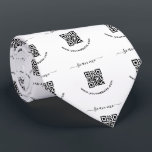 QR-kod och anpassningsbar Slips<br><div class="desc">Rundklistermärken med QR-kod och anpassningsbar. Ändra typsnitt och färg och flytta och ändra storlek på inslag med verktyg. OBS! DU MÅSTE ERSÄTTA QR-KODMALLEN MED DIN QR-KOD!</div>