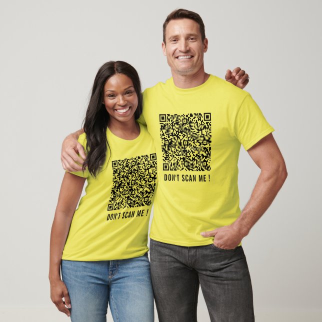 QR-kod Scan Info Funny T-Shirt Text Scan Me (sök i (Unisex)