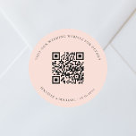 QR-kodinformation för bröllop webbplats osa peach Runt Klistermärke<br><div class="desc">Lägg till URL:en för webbplatsen bröllop. Om du vill ha mer information,  mer information,  osa av online. En persiko-färgads bakgrund,  svart text.</div>