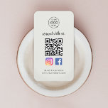 QR Scan to Connect | Instagram Facebook Grått Visitkort<br><div class="desc">En enkel fet grått-företagsskanning av anpassningsbar för att ansluta till oss på Instagram- och Facebook QR-affärskort i ett modernt minimalistiskt stil. Den mångsidiga mallen kan enkelt uppdateras med företagets logotyp-, bild- eller fotoikoner, QR-kod, anpassningsbar och medieikoner i social (Facebook & Instagram). Ikonerna kan enkelt bytas ut mot dina egna för...</div>