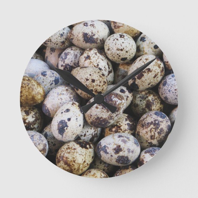 Quail Eggs Rund Klocka (Framsida)