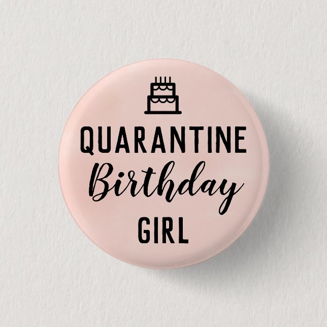 Quarantine Birthday Girl Button Rosa Pin Knapp (Framsida)