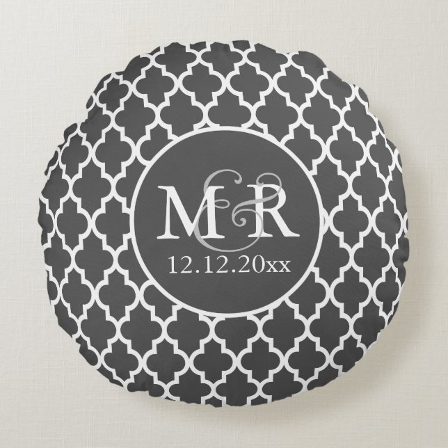 Quatrefoil Monogrammed Bröllop Grått och White V2 Rund Kudde (Framsidan)