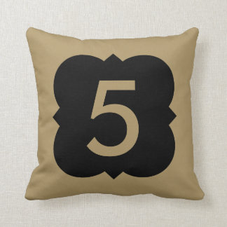 Quatrefoil: Numrera 5 Kudde