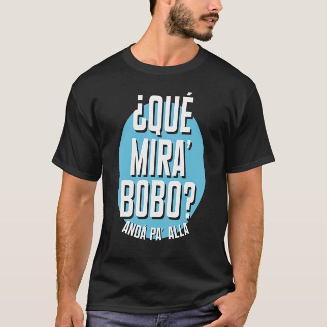 Qué Miras Bobo  qué mirás bobo andá pa' allá  spee T Shirt (Framsida)