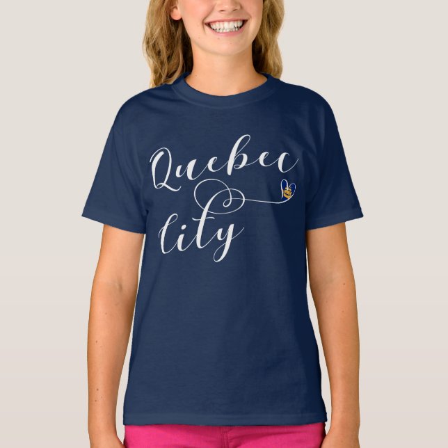Quebec City Flagga in Heart T-Shirt (Framsida)