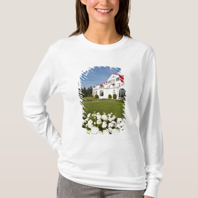  
Quebec, Kanada. Historisk Hotel Tadoussac, 3 Tee (Framsida)