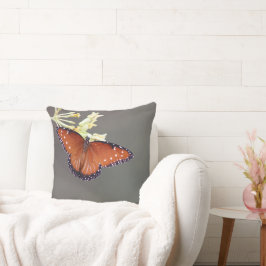 Queen Butterfly på Desert Milkweed Kudde
