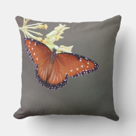 Queen Butterfly på Desert Milkweed Kudde