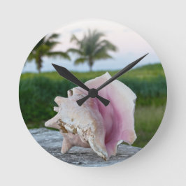 Queen Conch Snäcka på en mur, Bahamas Poster Rund Klocka