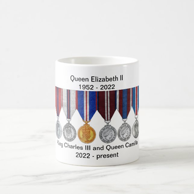 Queen Elizabeth II och Kung Charles III Reign Mugg (Center)