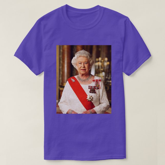 Queen II - Elizabeth S England - Queen of England  T Shirt (Design framsida)