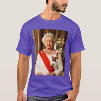 Queen II - Elizabeth S England - Queen of England  T Shirt