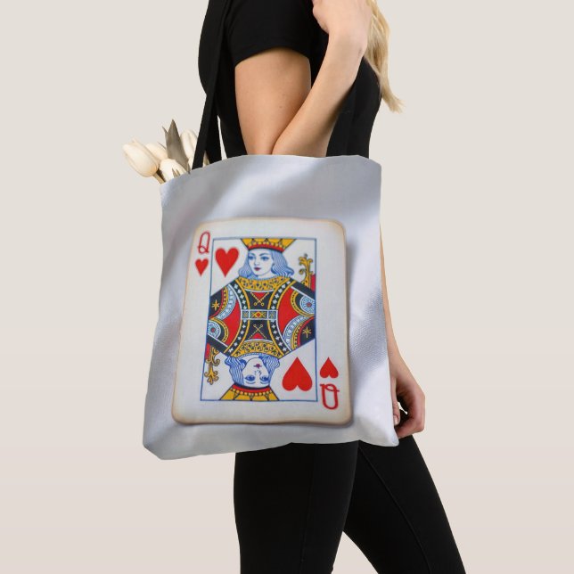 Queen of Hearts On White Satin Fabric Tygkasse (Närbild)